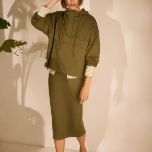 Felpa con cappuccio e gonna verde