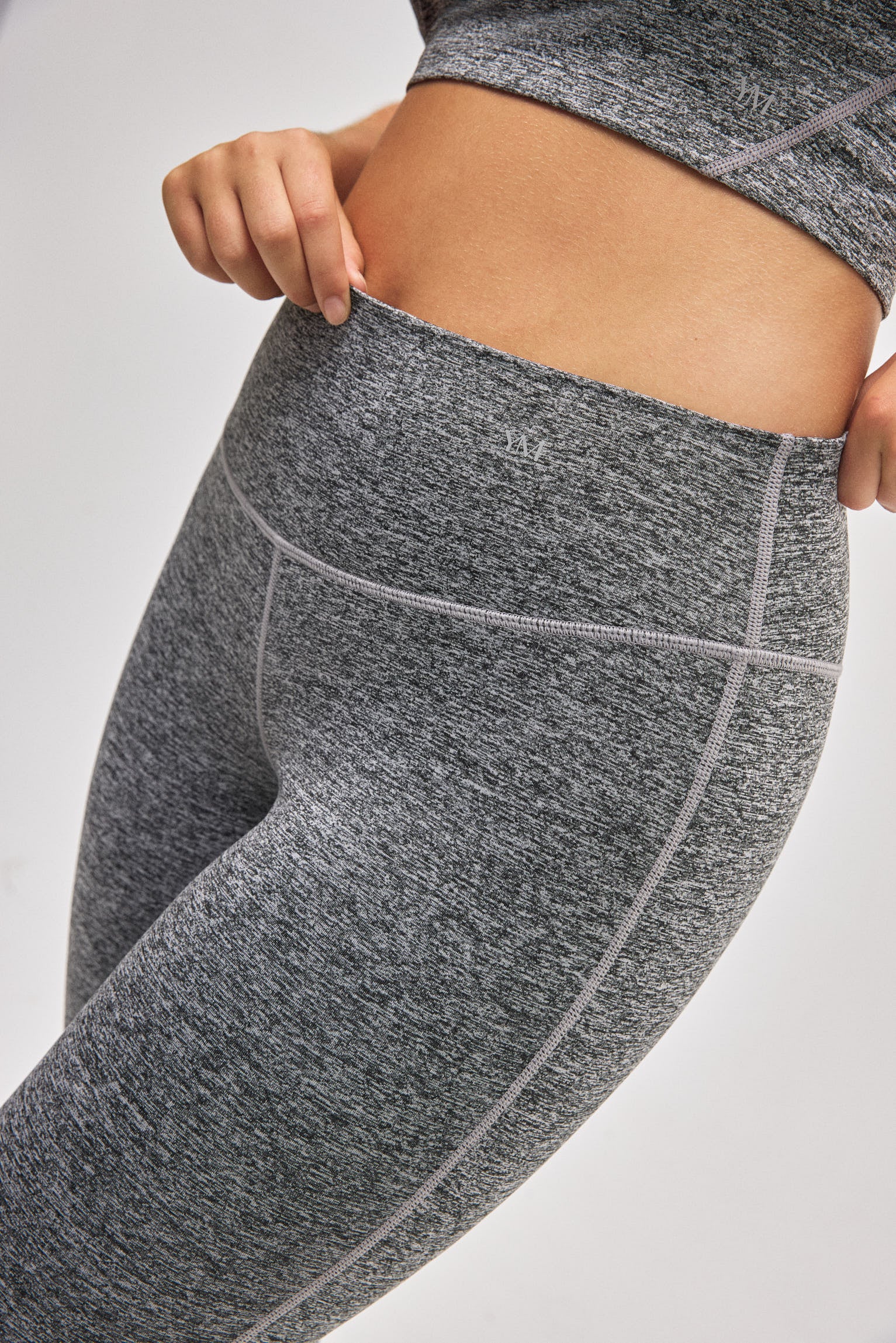 Leggings sportivi grigi a zampa - immagine 3