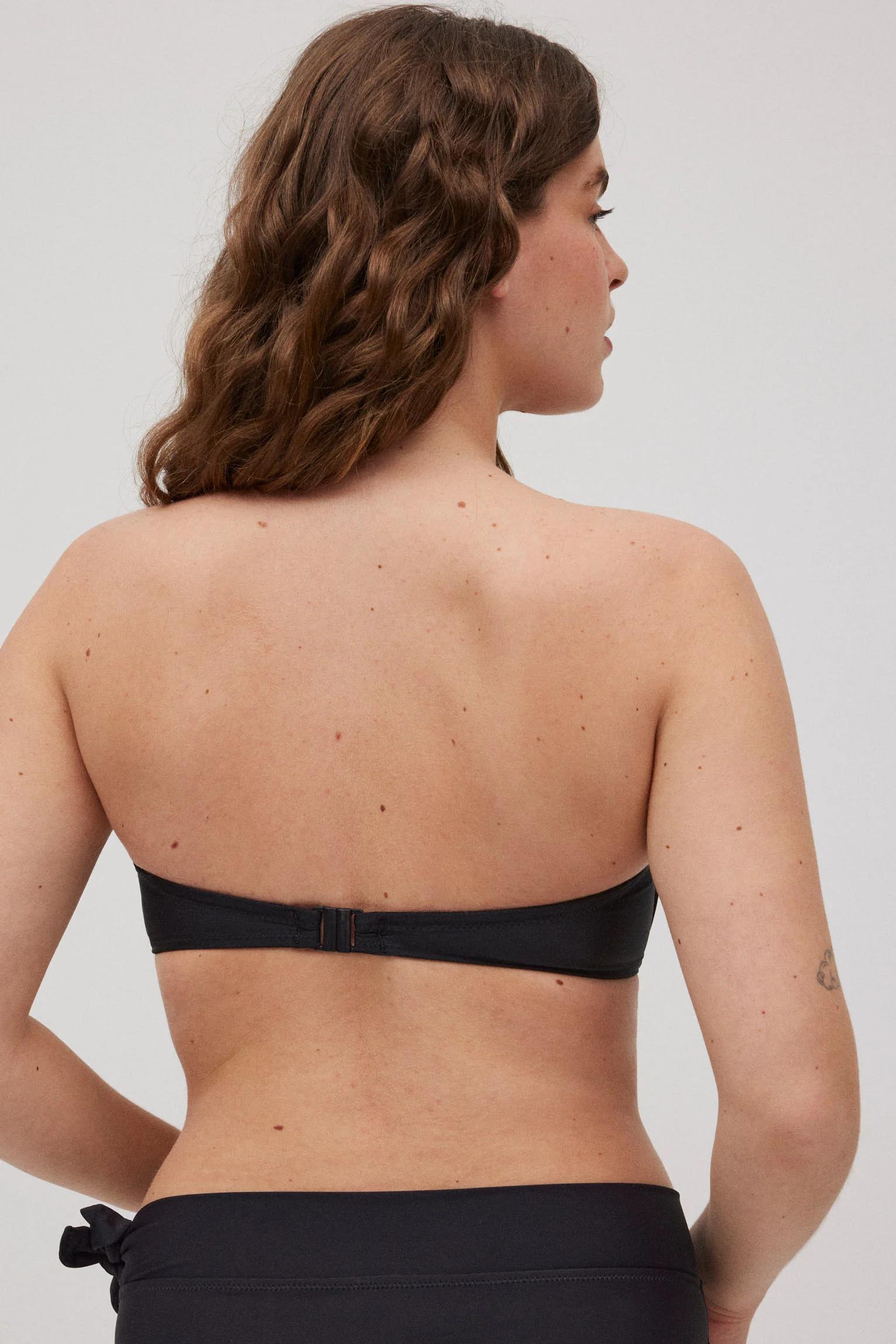 Top bikini a fascia nero per coppe B e D - immagine 3