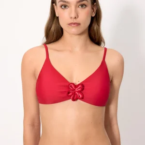 Top bikini a triangolo rosso con dettaglio di fiori all'uncinetto, coppa B