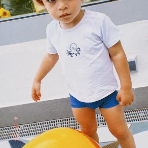 Set baby composto da costume boxer e maglietta bianca polipo