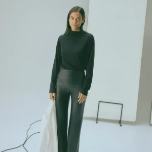 Leggings termici con pancia piatta e effetto pelle nera svasata