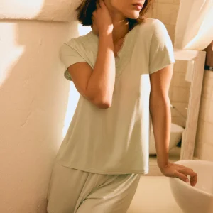 Pigiama leggero, maglietta a maniche corte e pantaloncini verdi