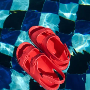 Infradito per bambini con fibbie regolabili e velcro rosso