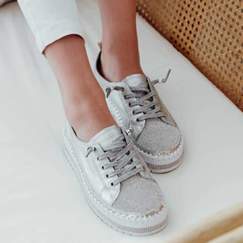 Sneakers Argento brillanti : Unisci stile e comfort nella vita quotidiana - immagine 3