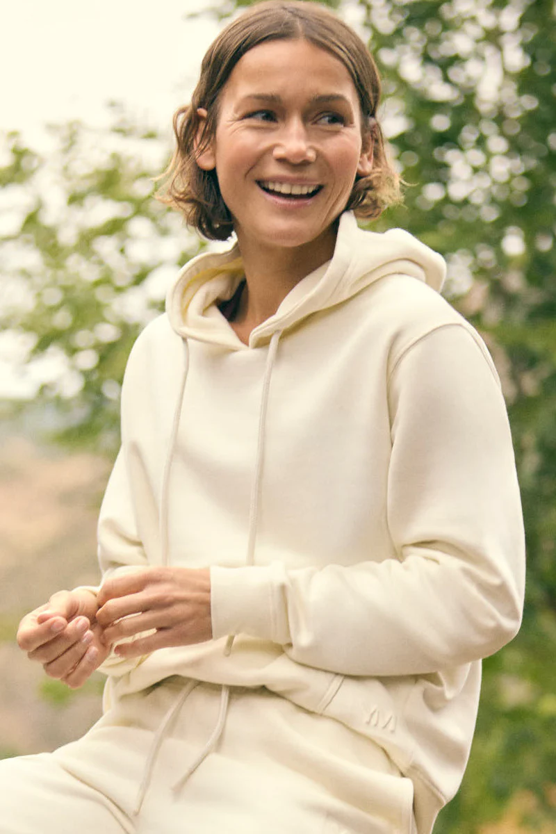 Felpa con cappuccio regolabile con interno in pile color avorio - immagine 6